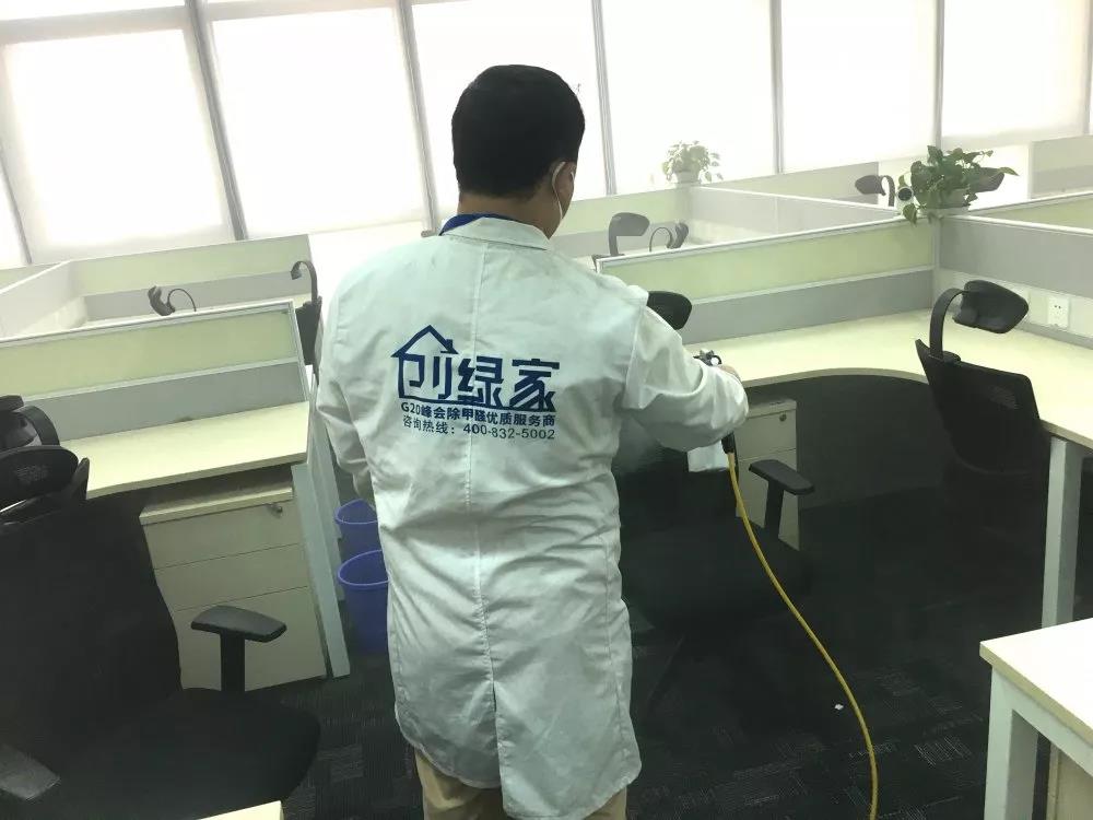 完美日記是一個國產大眾美妝品牌，價格良心堪稱國貨之光，也深受年輕人喜愛。